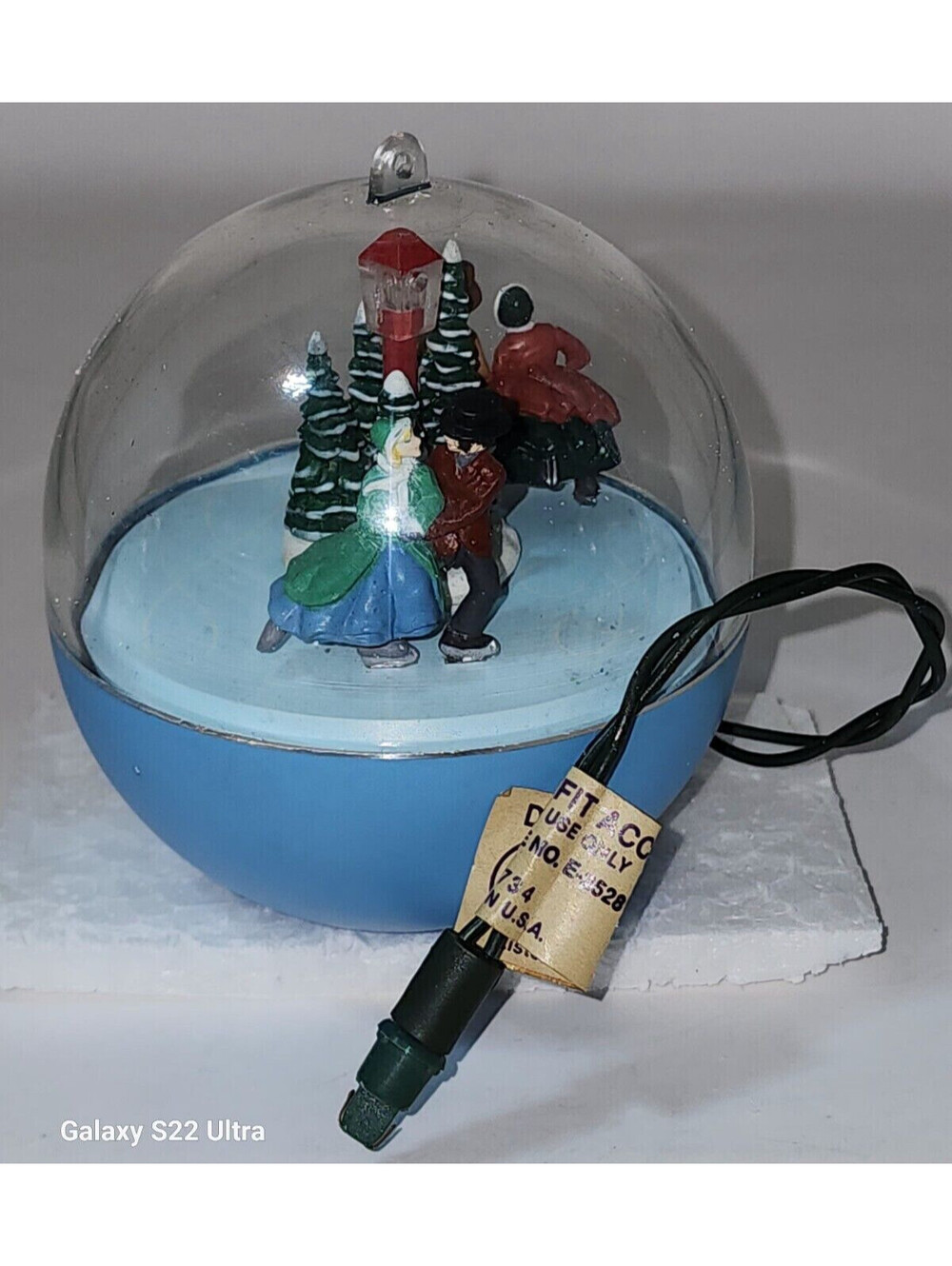 1988 Hallmark Skaters Waltz Christmas Ornament Lights & Motion